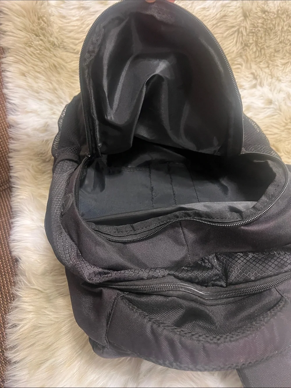 Targus Black Mesh-Detail Men's Backpack